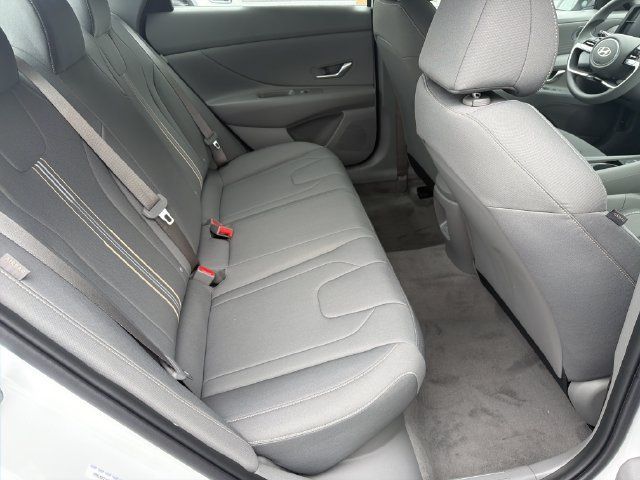 New 2026 Hyundai Elantra Hybrid FWD image 17