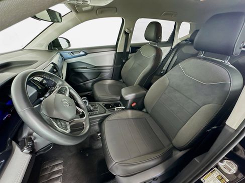 Used 2024 Volkswagen Taos SE image 13