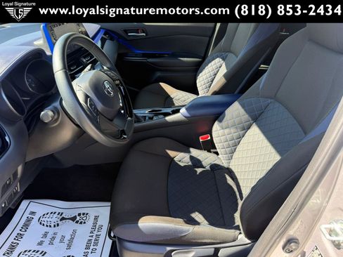 Used 2020 Toyota C-HR XLE FWD image 15