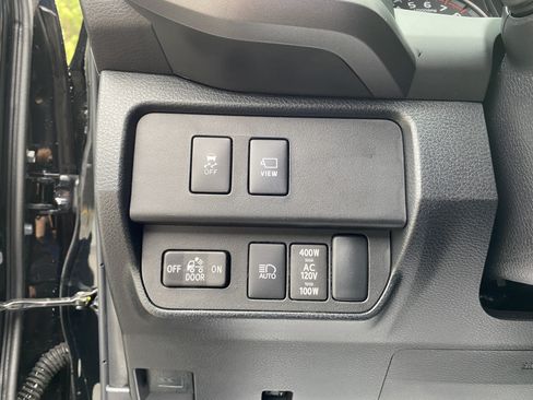 Used 2023 Toyota Tacoma TRD Off-Road w/ TRD Premium Off Road Package AWD/4WD image 18