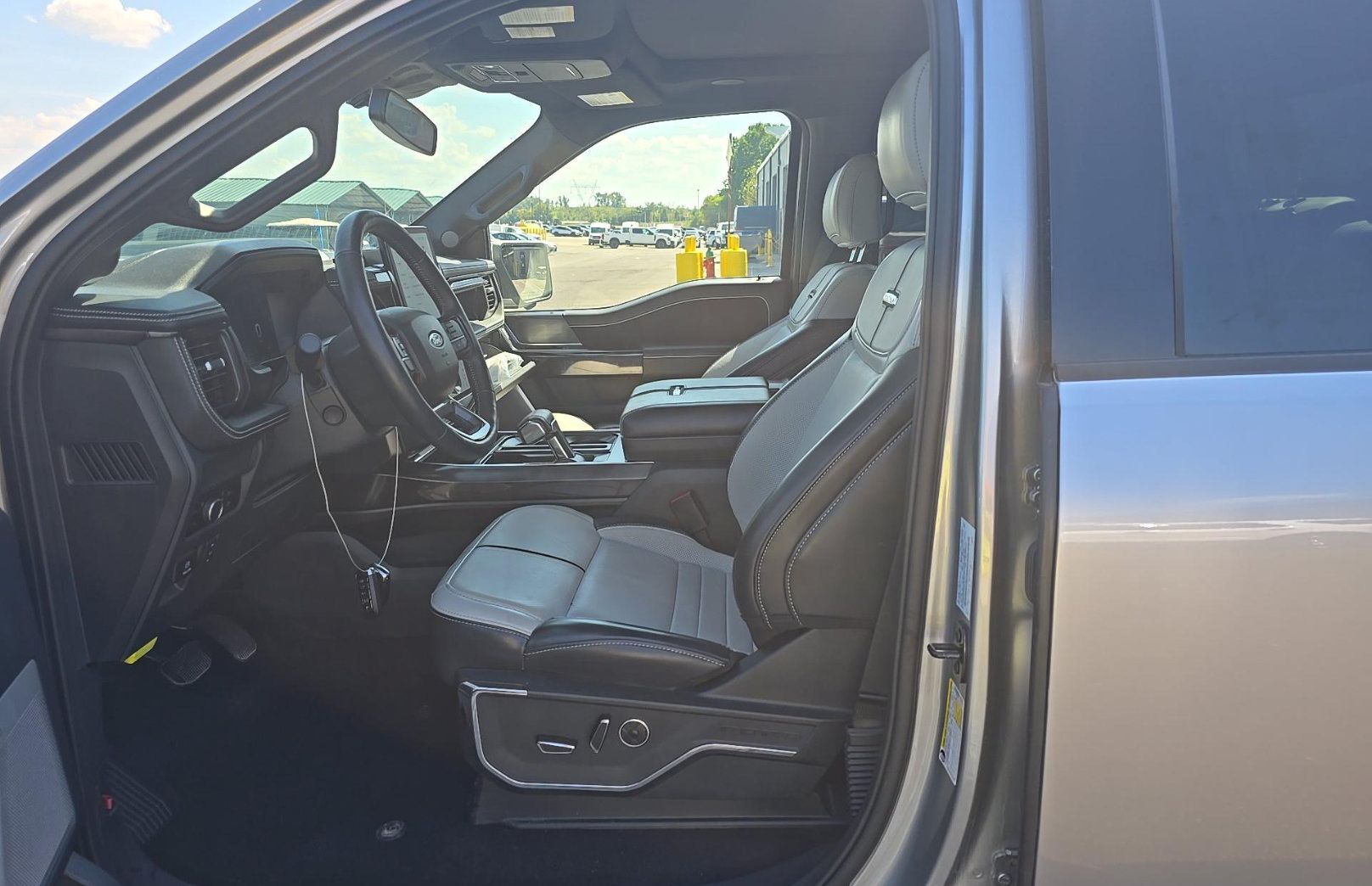 Used 2025 Ford F150 Lightning Platinum AWD/4WD image 2
