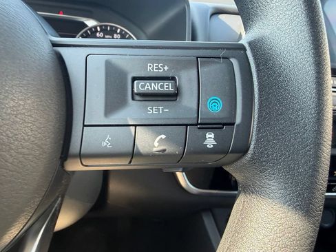Used 2024 Nissan Rogue SV FWD image 19