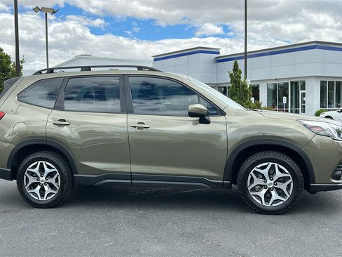 Certified 2024 Subaru Forester Premium AWD/4WD image 5