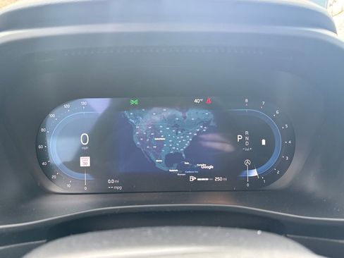 Used 2025 Volvo XC40 B5 Core image 19