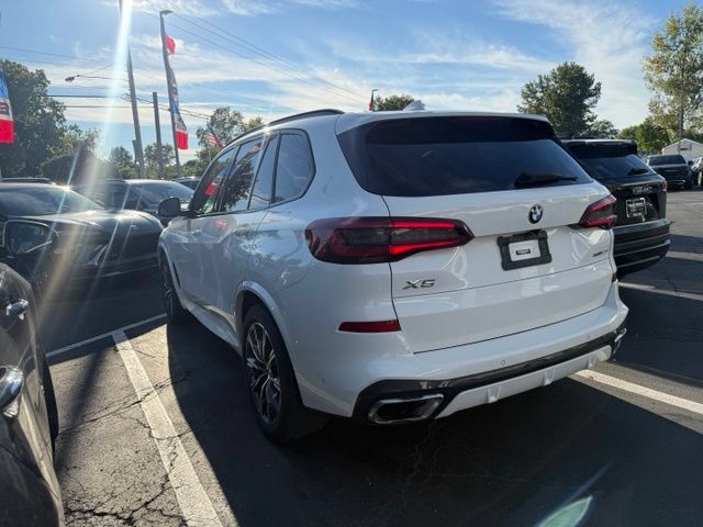 Used 2022 BMW X5 xDrive40i w/ M Sport Package AWD/4WD image 9