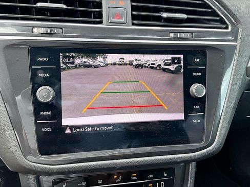 Used 2023 Volkswagen Tiguan SE w/ Panoramic Sunroof Package FWD image 22