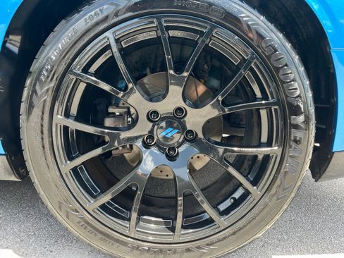 Used 2015 Dodge Challenger R/T RWD image 10
