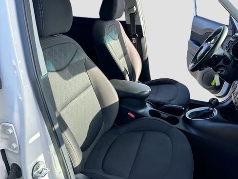 Used 2016 Kia Soul FWD image 20