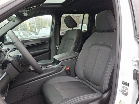 New 2025 Jeep Grand Cherokee Laredo X w/ Luxury Tech Group I image 9