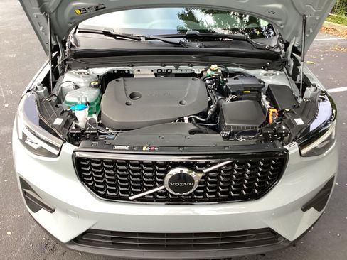 Certified 2026 Volvo XC40 B4 Core FWD image 36