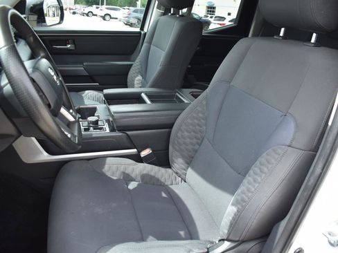 Used 2022 Toyota Tundra SR5 w/ SR5 Convenience Package AWD/4WD image 23