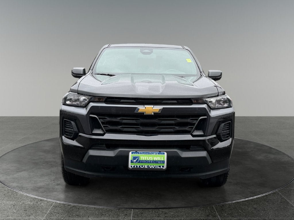 Used 2025 Chevrolet Colorado LT AWD/4WD image 2