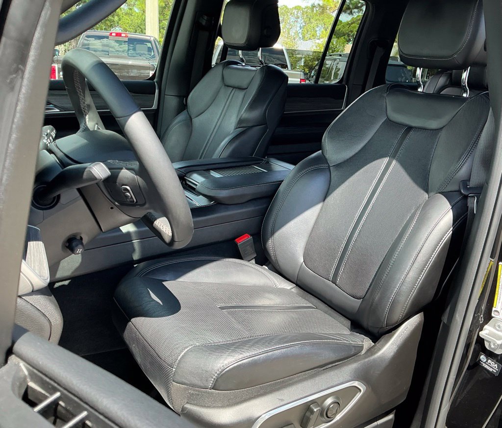 Used 2024 Jeep Wagoneer L Series II RWD image 29
