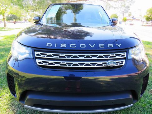 Used 2018 Land Rover Discovery HSE image 12