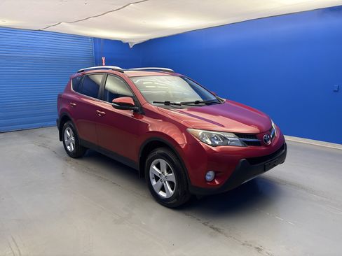 Used 2014 Toyota RAV4 XLE FWD image 2