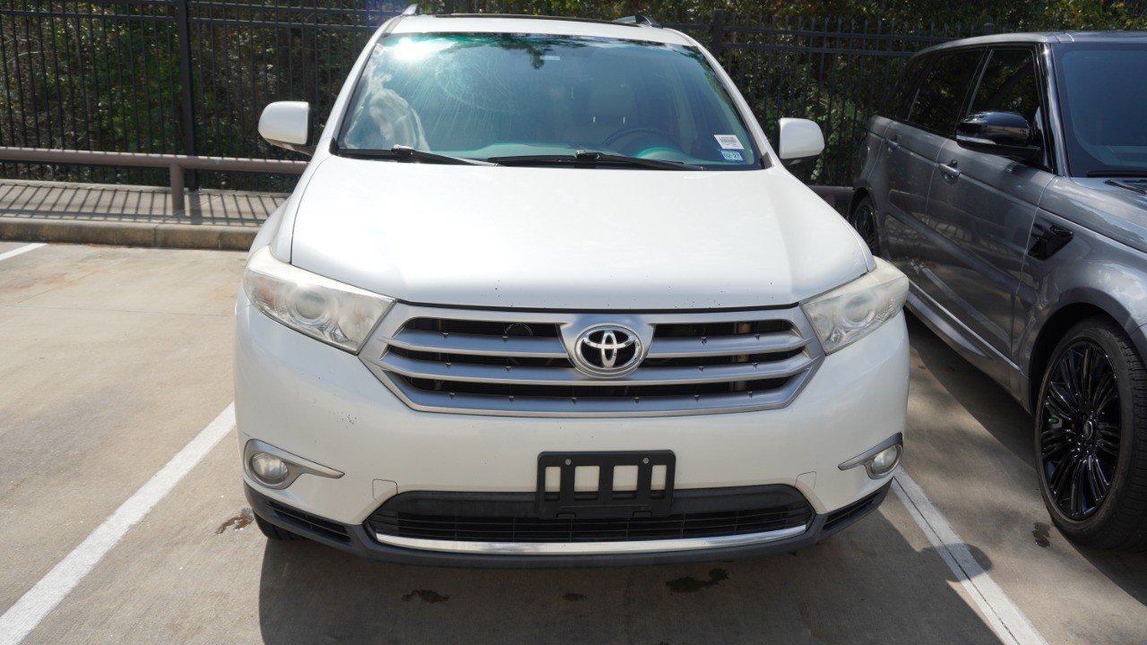 Used 2011 Toyota Highlander Limited w/ Tow Pkg FWD image 2