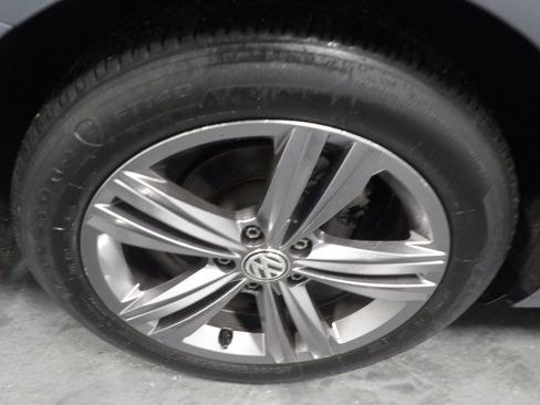 Used 2020 Volkswagen Jetta R-Line w/ R-Line Cold Weather Package FWD image 21