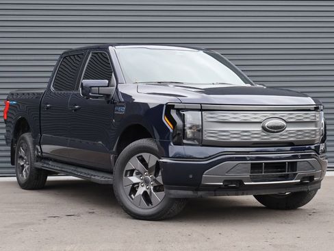 Used 2023 Ford F150 Lightning Lariat w/ Equipment Group 511A High image 3