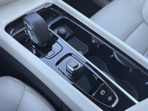 Certified 2023 Volvo XC60 B5 Plus w/ Climate Package image 26