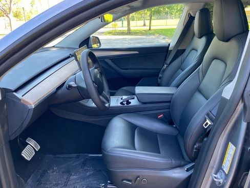 Used 2025 Tesla Model Y Performance AWD/4WD image 18