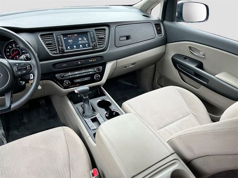 Used 2020 Kia Sedona LX image 21