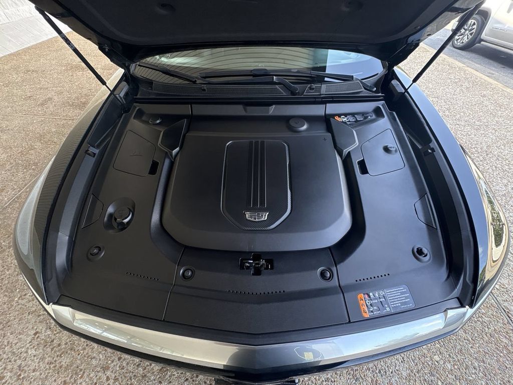Certified 2024 Cadillac Lyriq Luxury AWD/4WD image 31