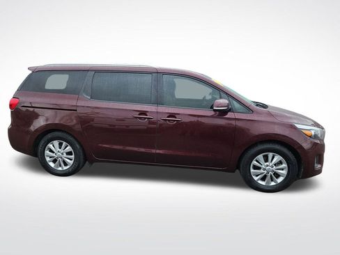 Used 2018 Kia Sedona LX w/ LX Essentials Premium Package FWD image 9