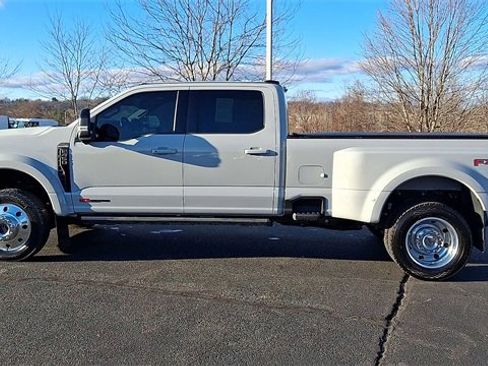 Used 2025 Ford F450 Platinum w/ FX4 Off-Road Package image 5