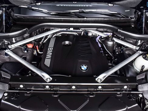 Used 2023 BMW X7 xDrive40i w/ Premium Package image 11