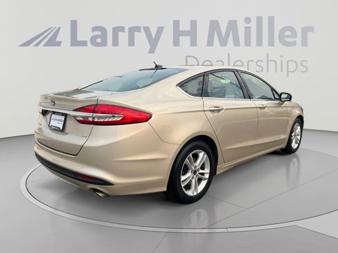 Used 2018 Ford Fusion SE FWD image 5