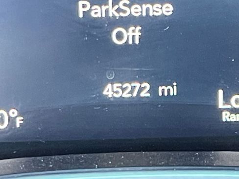 Used 2025 Chrysler Pacifica Limited image 45