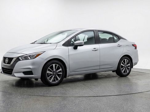 Used 2025 Nissan Versa SV image 3