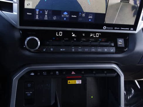 Used 2024 Toyota Tundra Platinum image 32