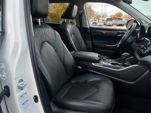 Used 2022 Toyota Highlander Platinum image 30