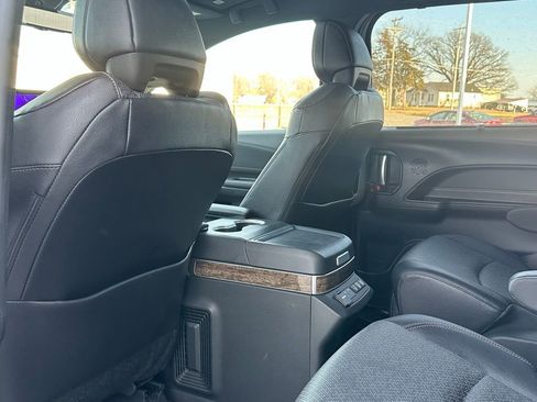 Used 2025 Toyota Sienna Platinum image 13