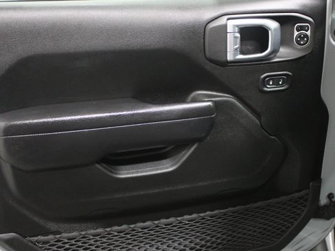 Used 2024 Jeep Wrangler Unlimited AWD/4WD image 3