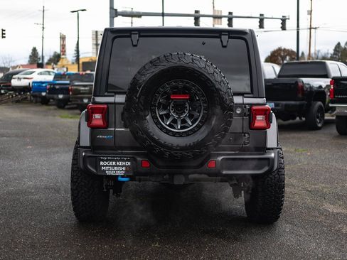 Used 2023 Jeep Wrangler Unlimited Sahara image 9