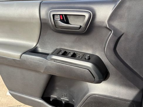 Used 2020 Toyota Tacoma SR w/ SR Convenience Package image 24