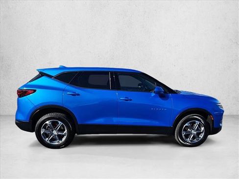 Used 2025 Chevrolet Blazer LT FWD image 4