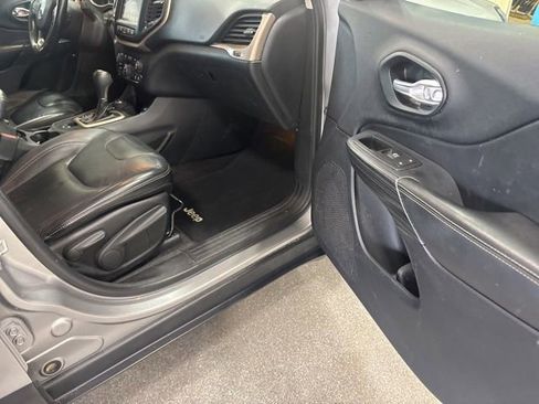Used 2016 Jeep Cherokee Limited w/ Technology Group AWD/4WD image 22