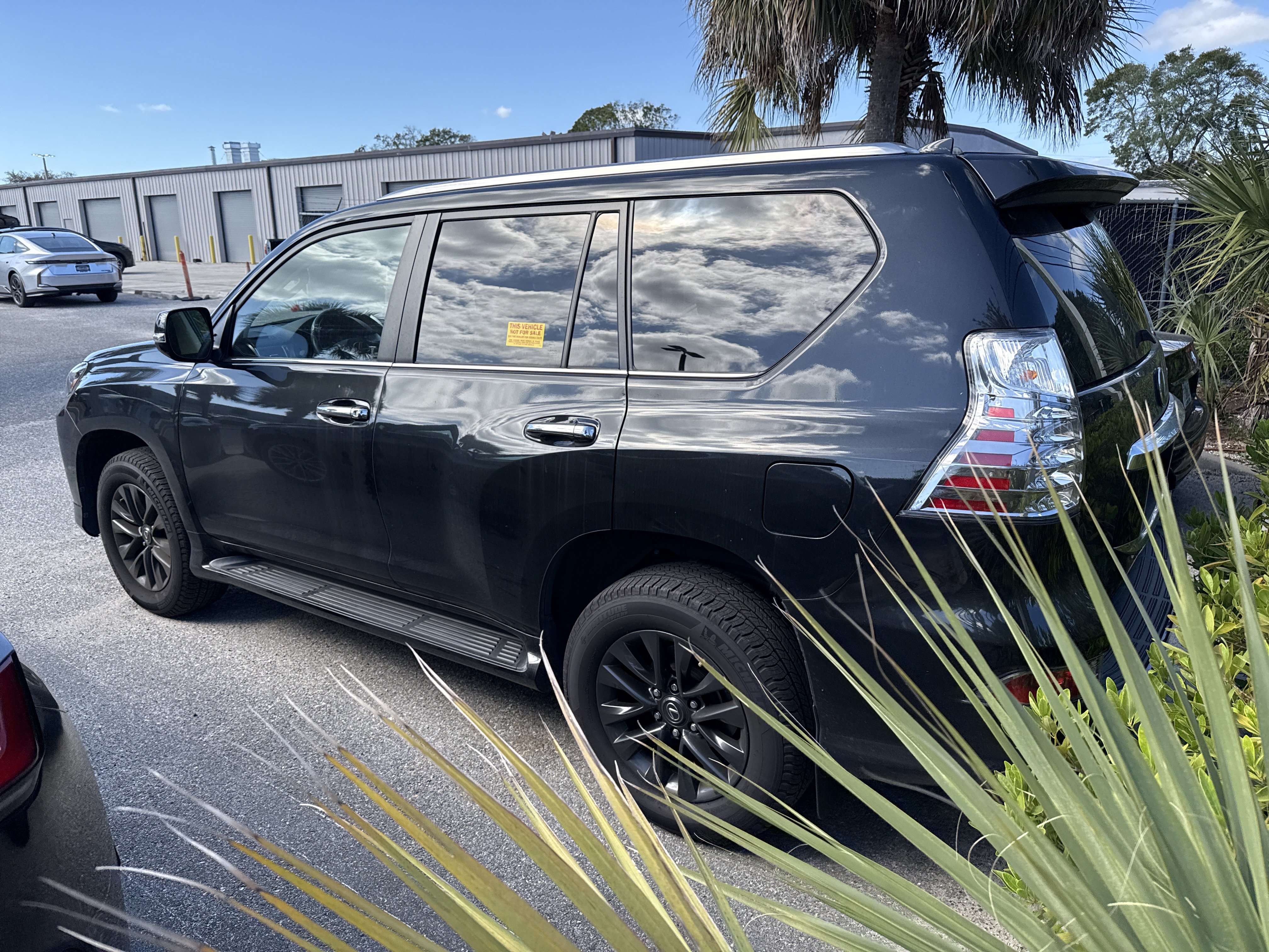 Certified 2023 Lexus GX 460 Premium w/ Premium Package AWD/4WD image 3