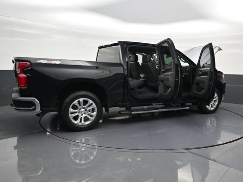 Used 2025 Chevrolet Silverado 1500 LTZ AWD/4WD image 32