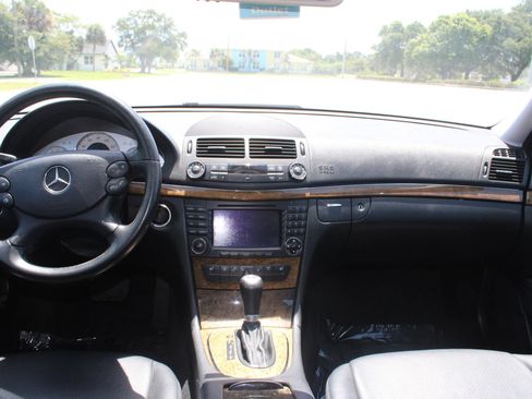 Used 2007 Mercedes-Benz E 350 4MATIC Sedan image 16