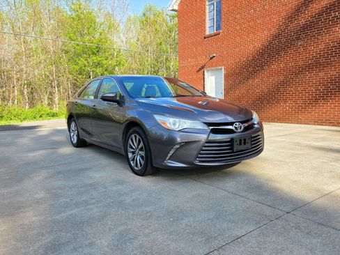 Used 2017 Toyota Camry XLE image 3