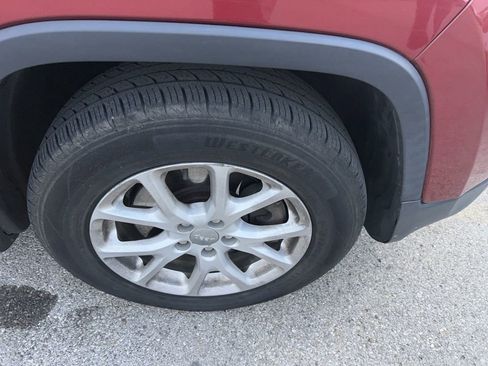 Used 2015 Jeep Cherokee Latitude AWD/4WD image 16