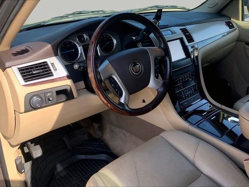 Used 2014 Cadillac Escalade Luxury RWD image 15