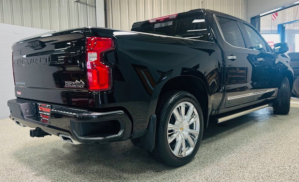 Used 2024 Chevrolet Silverado 1500 High Country w/ Technology Package AWD/4WD image 6