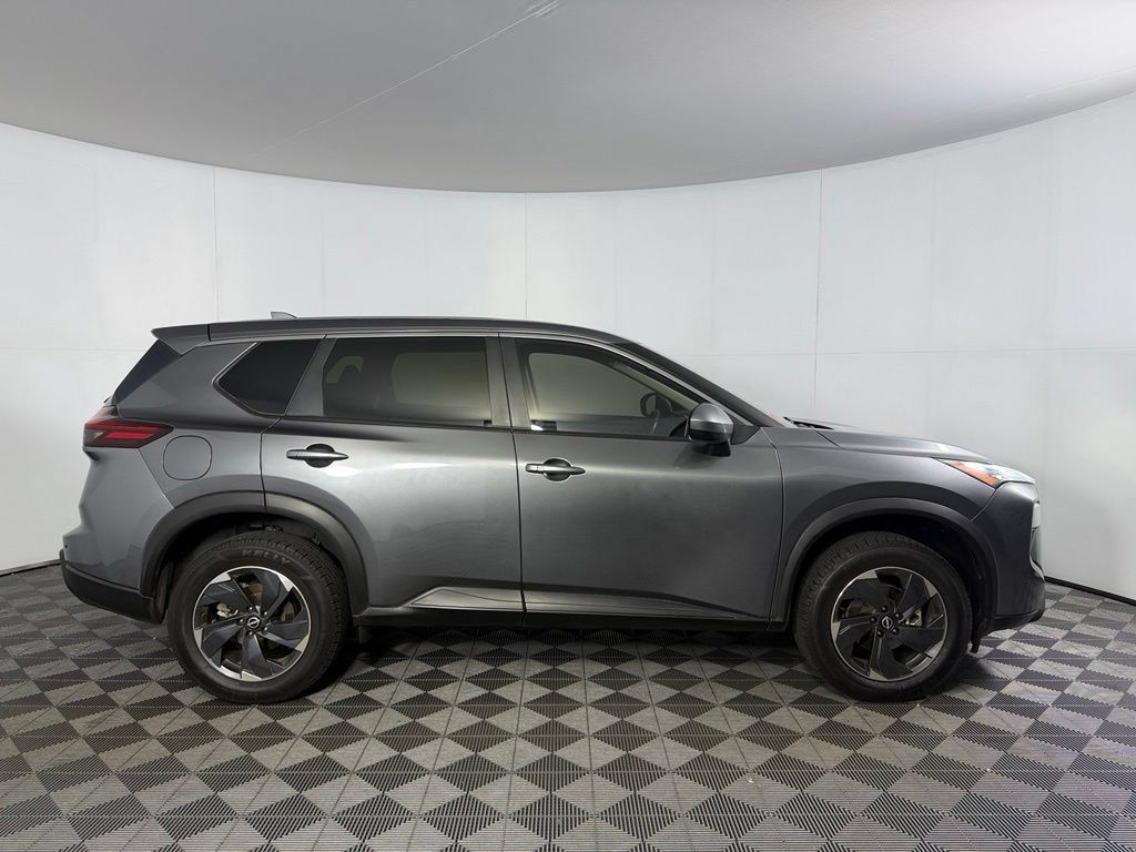 Used 2025 Nissan Rogue SV AWD/4WD image 10