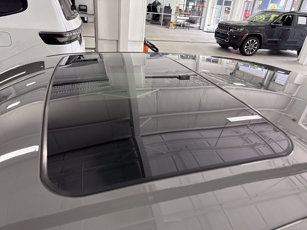 Used 2017 Dodge Challenger SRT Hellcat RWD image 11