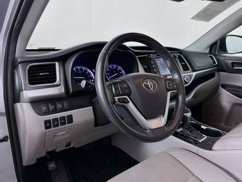 Used 2019 Toyota Highlander Limited Platinum AWD/4WD image 9
